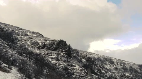 Vast Snowy Landscape with Clouds 库存影片 58688269