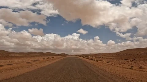 Vast unexplored desert landscape on cloudy day, car driver pov Vidéo 279849223