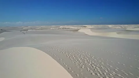 Vast White Dunes Under Blue Sky - Lencois Maranhenses, Brazil Stockbeeldmateriaal 331517006