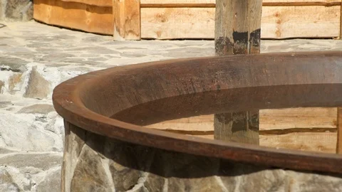 Vat in the mountains Stockbeeldmateriaal 104058798