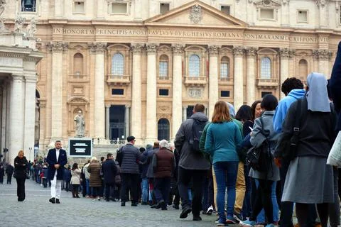 Vatican, Jan. 2, 2023: Queue of people waiting to enter at St. Peter's Basilica Stock Photos