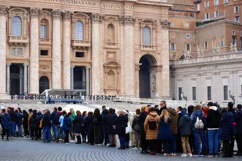 Vatican, Jan. 2, 2023: Queue of people waiting to enter at St. Peter's Basilica Stock Photos