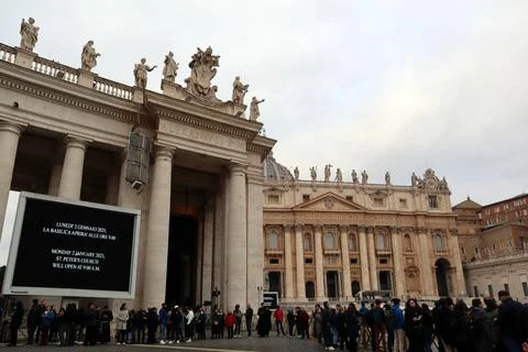 Vatican, Jan. 2, 2023: Queue of people waiting to enter at St. Peter's Basilica Stock Photos