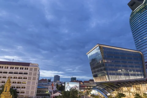 Vattanac Tower at sunset, Phnom Penh, Cambodia -  panning time lapse Video stock 138487576