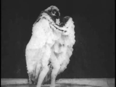 A vaudeville performance of a dancer Karina, in 1898. Vídeos de archivo 79459506