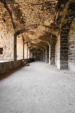 Vaulted Masonry Gallery with Repeating Stone Arch Columns Fotos Stock