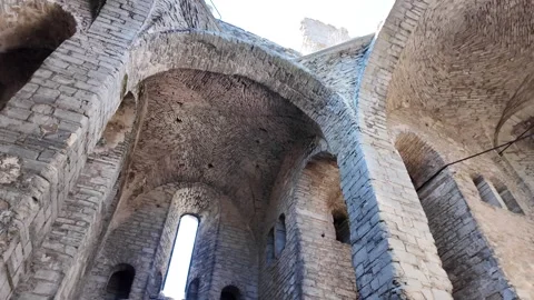 Vaulted Stone Arches inside Medieval Visby Church Ruin, Sweden 库存影片 347671529