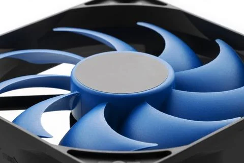 Vector computer fan 12 volt. Computer cooler with blue blades. Foto stock