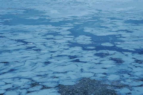 Vector illustration of an icy river surface. Texture of ice and water fragmen Stockillustratie