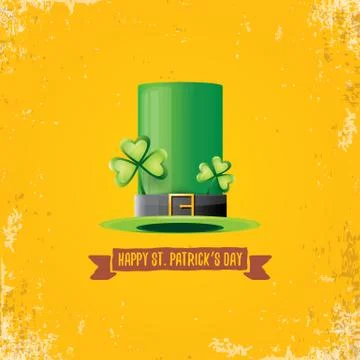 Vector saint patricks day label with green hat and ribbon with text isolated on Illustrazione stock