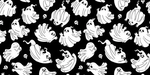 Vector seamless pattern for Halloween with scary ghosts and skulls on a black 스톡 일러스트