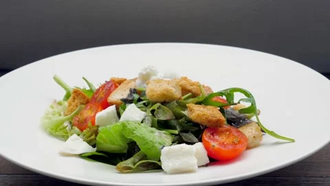 Vegan Caesar salad made with fresh romaine lettuce, non-dairy cheese, and juicy Видео 237948559