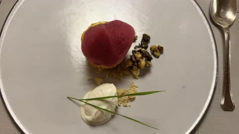 Vegan dish in the restaurant Video stock 232675456