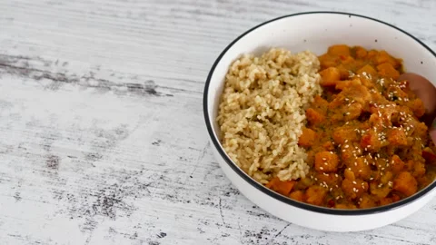 Vegan pumpkin and bel pepper curry with brown rice, healthy plant-based food Stock Footage 160043090