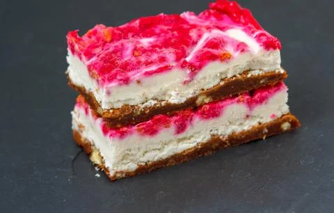 Vegan raw raspberry cheesecake Stock Photos