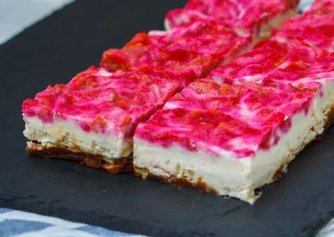 Vegan raw raspberry cheesecake Stock Photos