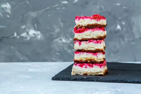 Vegan raw raspberry cheesecake Stock Photos