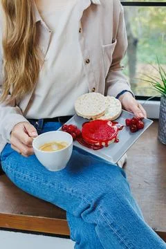 Vegan rice bread for breakfast with jam. Healthy Eating. Stock Photos