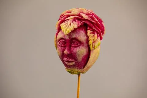 Vegetable carving. beetroot face on grey background Foto stock