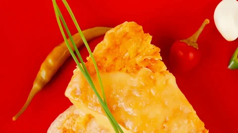 Vegetable casserole piece over red plate Vídeos de archivo 29992348