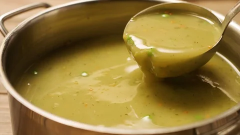 Vegetable creamy soup Stock-Footage 99375819