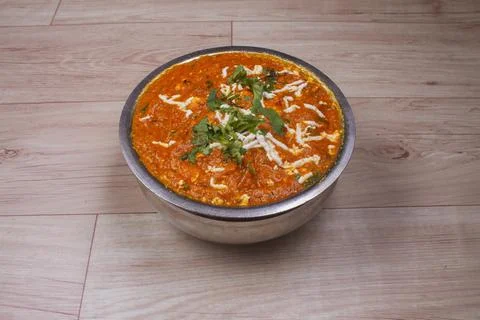 Vegetable handi made from vegetables, served on copper bowl with lettuce, spi Foto stock