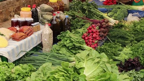 Vegetable on a market stall Video stock 83161171