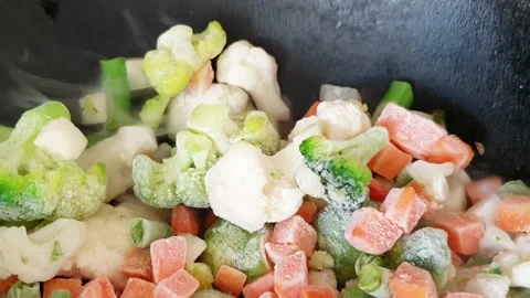 Vegetable mix. Broccoli, cauliflower, green beans and carrots are stewed in pan Video stock 134538529