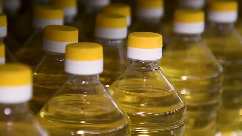 Vegetable oil in the grocery store Stock Footage 211165997
