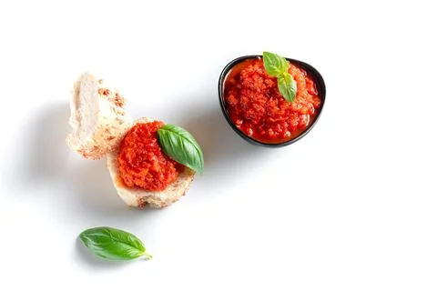 Vegetable paste, chopped vegetable caviar. Bread toast with caviar. A slice of 库存照片