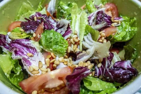 Vegetable salad consisting of various types of fresh ingredients Foto stock