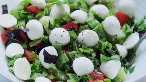 Vegetable salad with mozzarella flavored with black pepper, close-up. Stock Footage 201764699