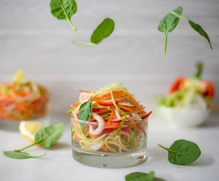 Vegetable salad with spinach Foto stock