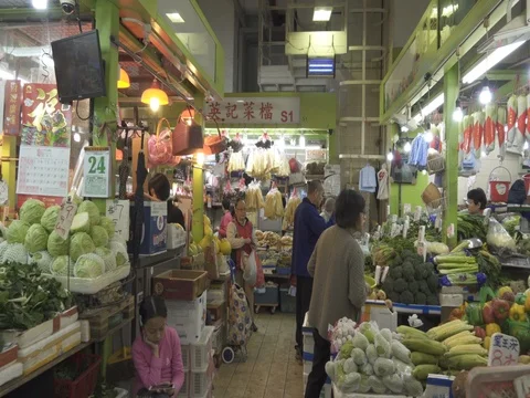Vegetable selection at the Wan Chai Market in Hong Kong. Stock Footage 72582996