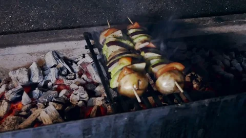 Vegetable shish kebab roasted on the grill 库存影片 80041610