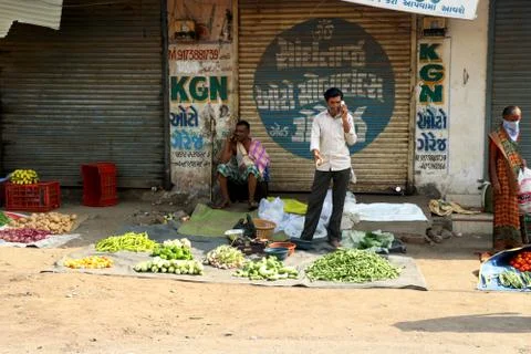 Vegetable shopping during lock down in India Foto stock