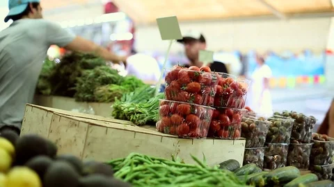 Vegetable stand tomatoes red Video stock 98676916