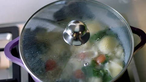 Vegetables and spaghetti are baking 库存影片 92279206