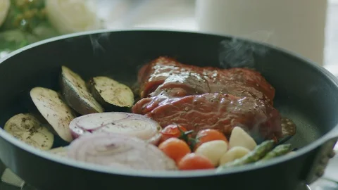 Vegetables and steak Video stock 121864314