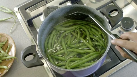 Vegetables are boiling on the stove 库存影片 92275281
