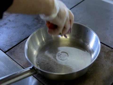 The vegetables are fried in a pan. slow motion Vidéo 76054967