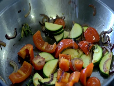 The vegetables are fried in a pan. slow motion Vidéo 76055763