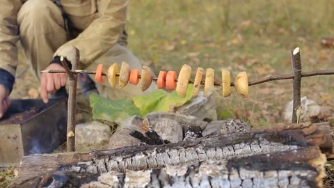 Vegetables are fried at the stake in a hike. Stock-Footage 84658388