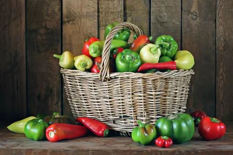 Vegetables in a basket. Pepper. Foto stock