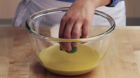 Vegetables being dipped in chickpea batter Video stock 24671946