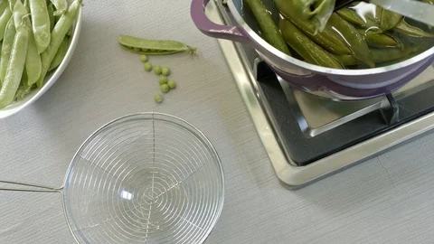 Vegetables boiling on the stove 库存影片 92274705