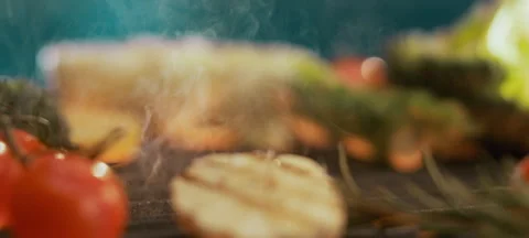 Vegetables cooking on grill pan Video stock 311833711