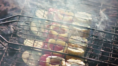 Vegetables grilled on a grid Video stock 94839673