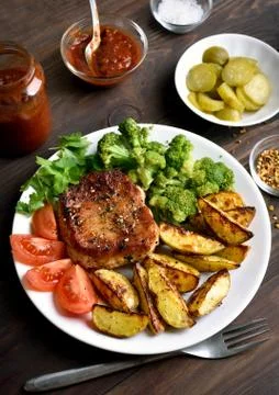 Vegetables with grilled meat Stock Photos
