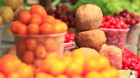 Vegetables on the Market. Stockbeeldmateriaal 37086123